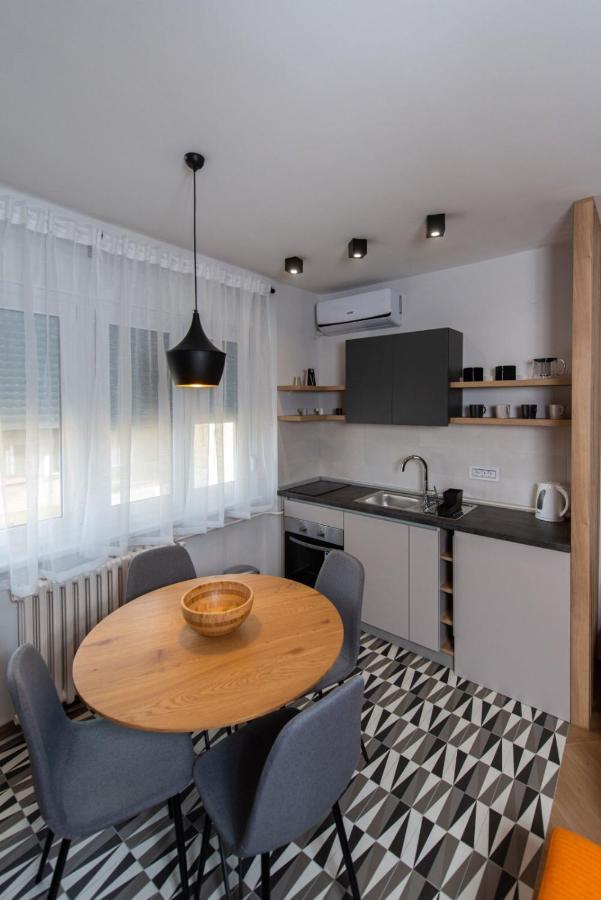 Republic Square Apartment - With Garage Novi Sad Eksteriør billede